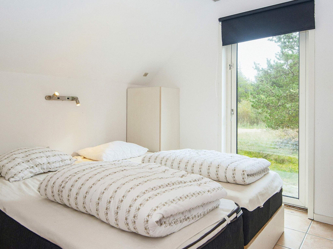 Room 3, 12 Person Holiday Home in Romo, Tønder