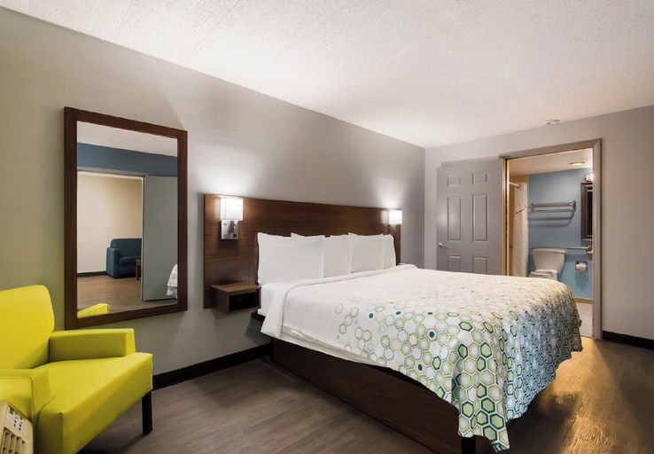 Bedroom 2, HomeTowne Studios Vero Beach - I-95, Indian River