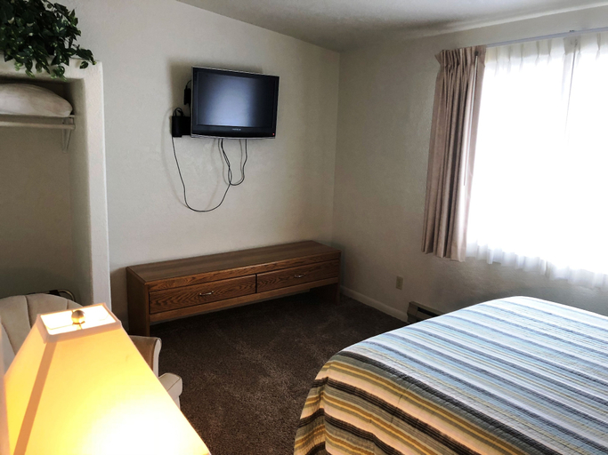 Bedroom 2, Bristlecone Motel, White Pine
