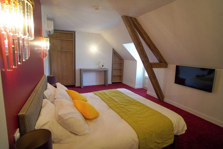 Others 4, HOTEL DE LA CROIX BLANCHE, Yonne