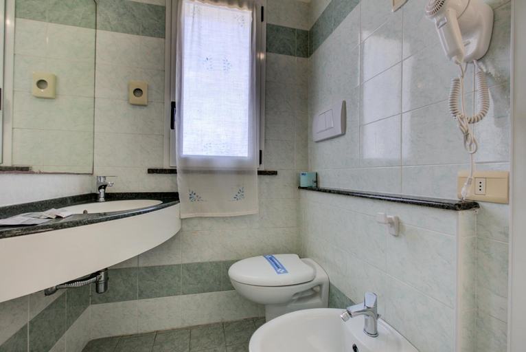 Bathroom 4, Christian Hotel, Rimini