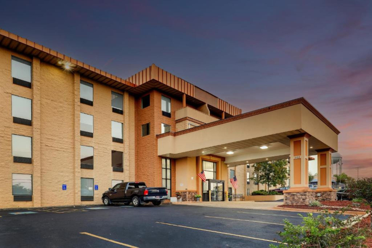 Exterior & Views 1, Spark By Hilton Branson Meadows, Taney