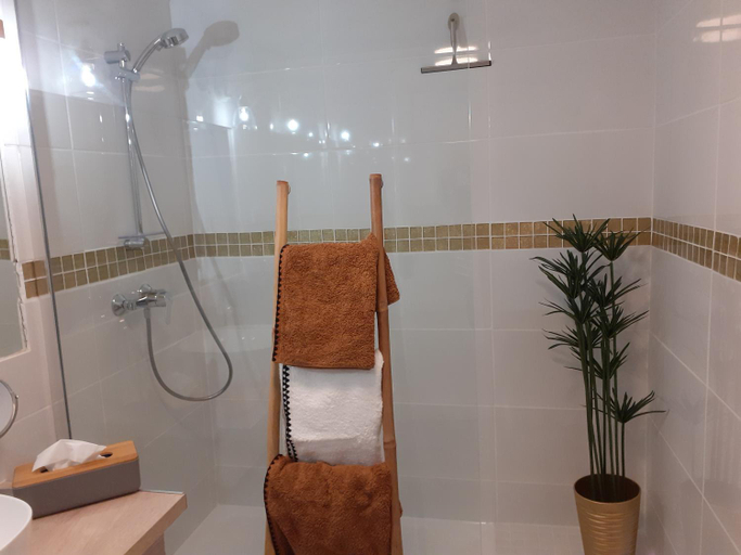 Bathroom 4, Le petit atelier, Var