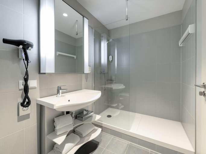 Bathroom 10