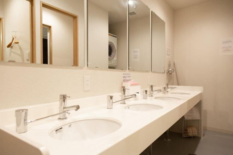 Bathroom 28