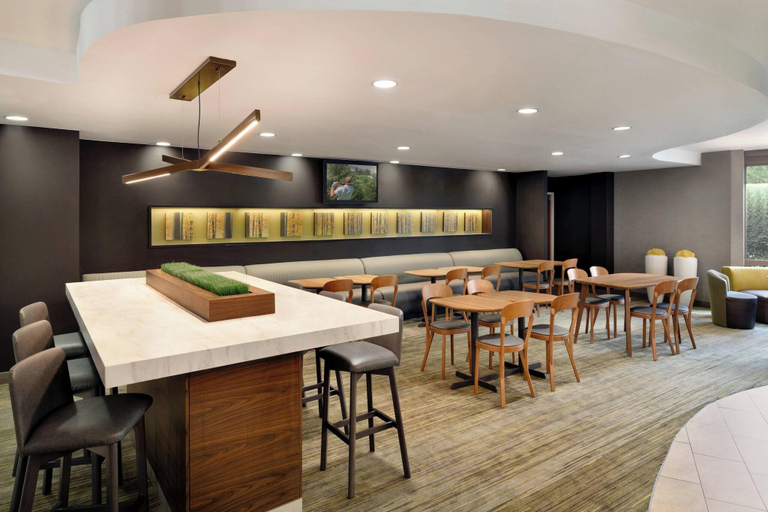 Food & Drinks 5, Courtyard By Marriott Ewing Princeton, Mercer