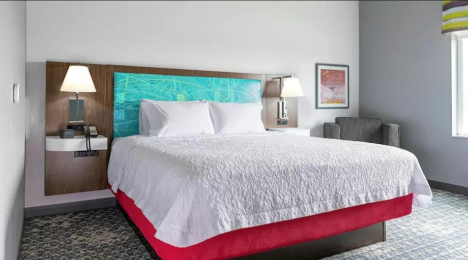 Bedroom 2, Hampton Inn Glendale Milwaukee, Milwaukee