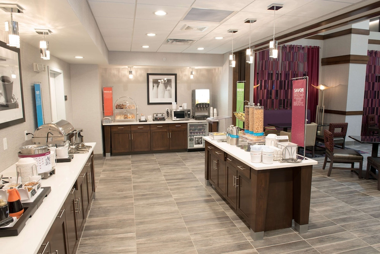 Food & Drinks 5, Hampton Inn & Suites Bay City, Bay
