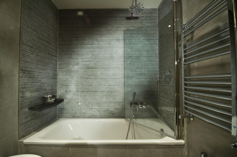 Bathroom 4, Hotel Morgana, Roma