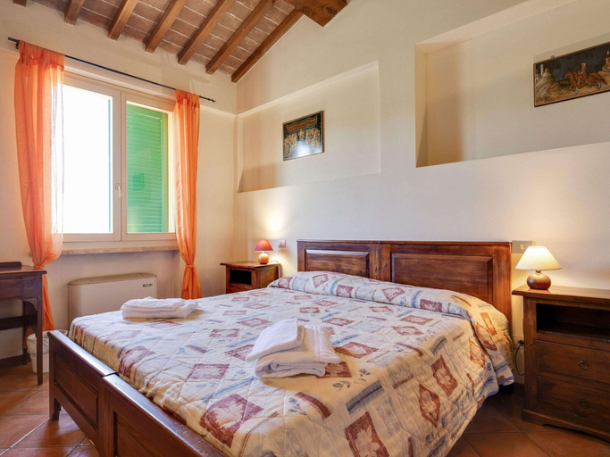 Room 2, Mansion Stay With Scenic Views, Siena