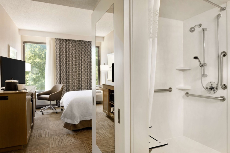 Bedroom 3, Hampton Inn Atlanta-Buckhead, Atlanta