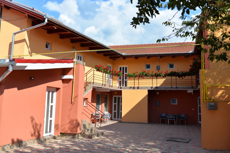 Others 5, Casa Leucian, Deva