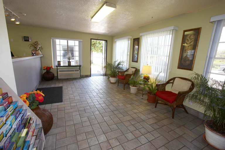 Public Area 2, Ez 8 Motel Old Town, San Diego