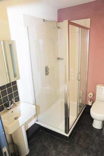 Bathroom 16