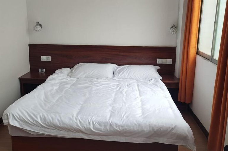 Bedroom 2, Phoenix Hotel, Wuzhou, Wuzhou