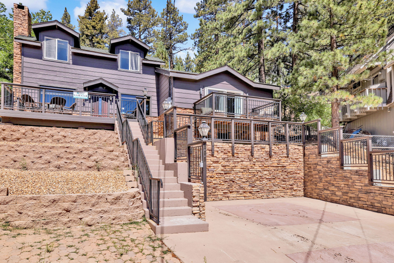 Exterior & Views, Circle Views #1602, San Bernardino