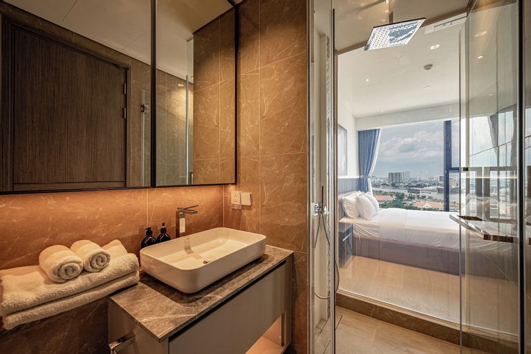 Bathroom, The Opera Residences, District 2