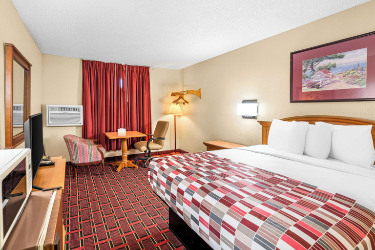 Bedroom 3, Americas Best Value Inn Decatur, IL, Macon
