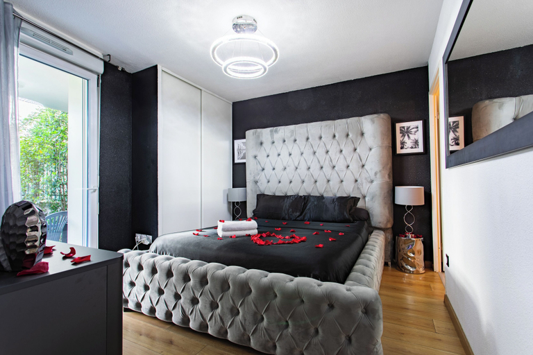 Bedroom 5, Suite jacuzzi, Haute-Garonne