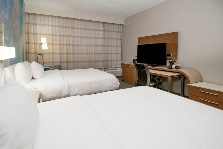 Bedroom 2, COURTYARD BY MARRIOTT BENTONVILLE, Benton