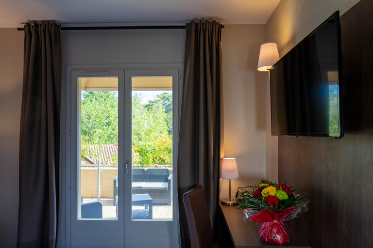 Bedroom 3, Logis Hotel Noemys Morgon, Rhône