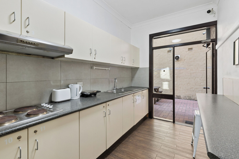 Others 4, Falcon Lodge, Sydney