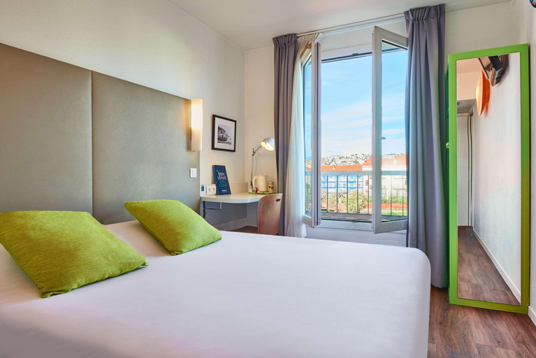 Bedroom 3, Hotel Campanile Nice Centre - Acropolis, Alpes-Maritimes