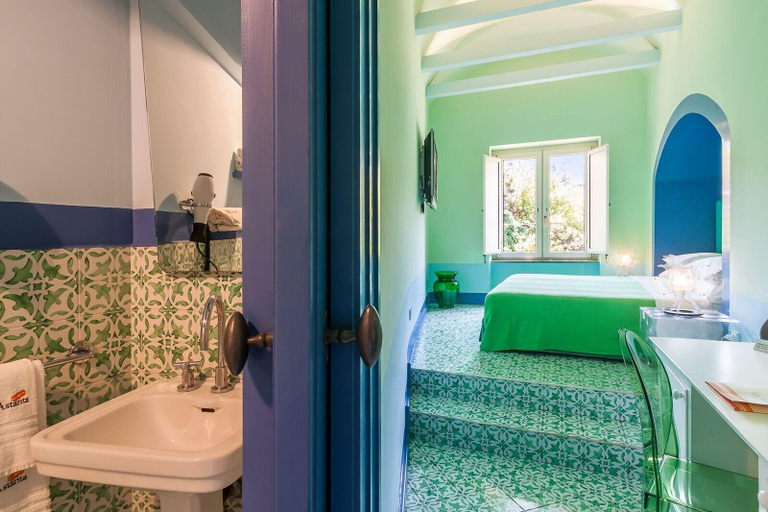 Bathroom 5, Casa Astarita, Napoli