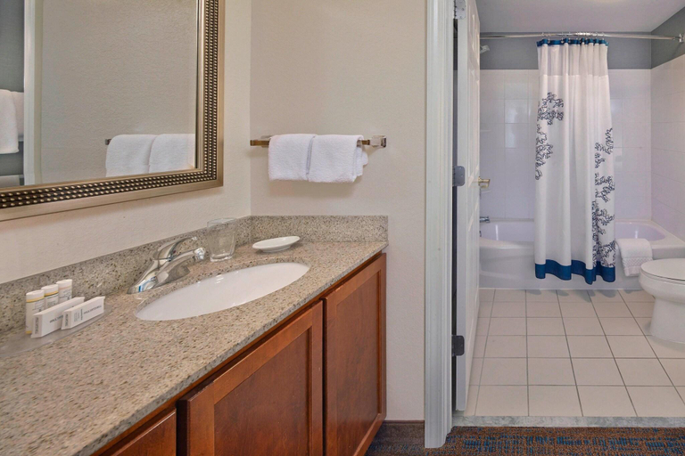 Bathroom 5, Residence Inn By Marriott Hartford Avon, Hartford