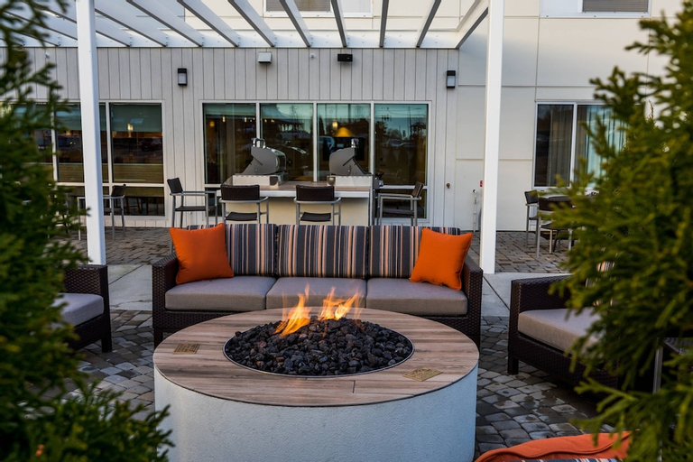 Food & Drinks 5, TownePlace Suites by Marriott Portland Beaverton, Washington