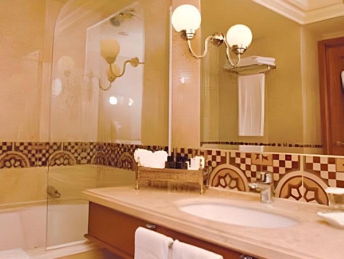 Bathroom 5, Warwick Palm Beach Hotel, Beirut