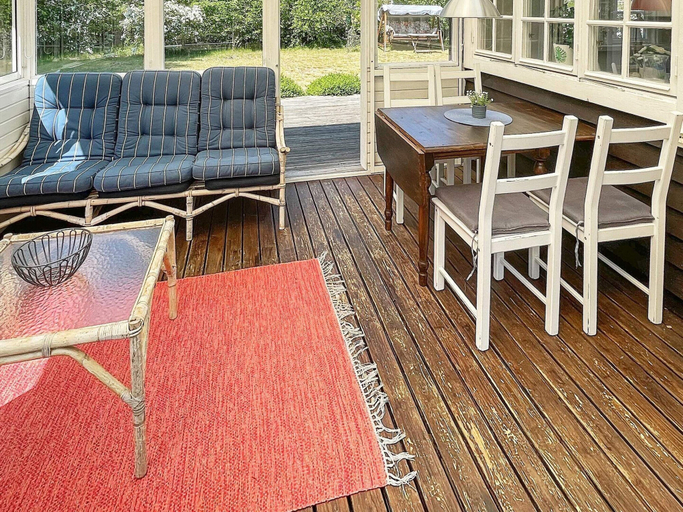 Dining 5, 4 Star Holiday Home in Solvesborg, Sölvesborg