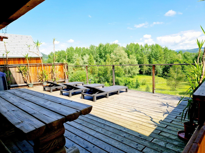 Others 2, Nice Chalet in Klagenfurt With hot tub, Klagenfurt