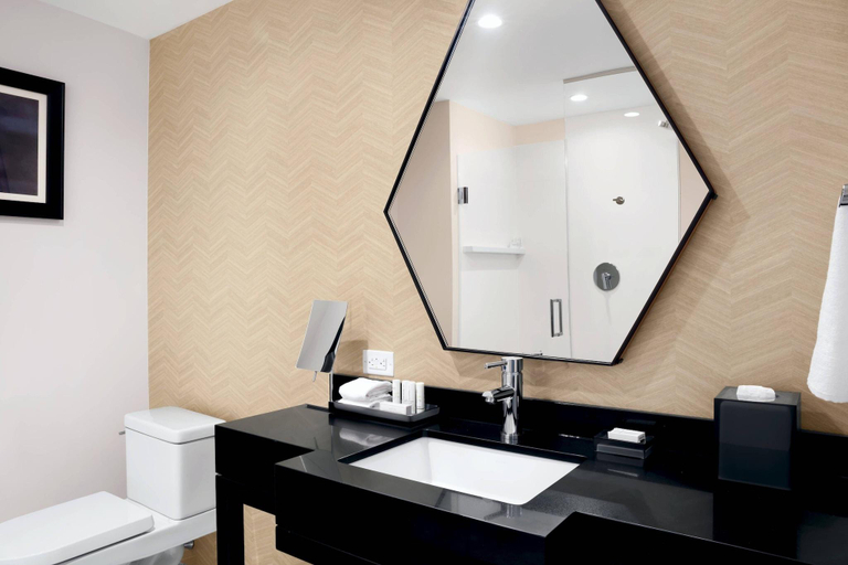 Bathroom 5, Courtyard by Marriott Boston Downtown/North Station, Boston