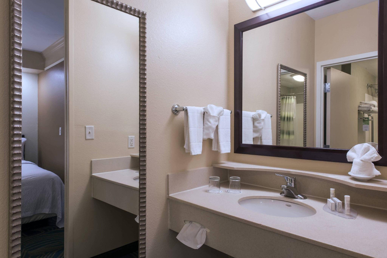 Bathroom 4, SpringHill Suites by Marriott Boston Devens Common, Worcester