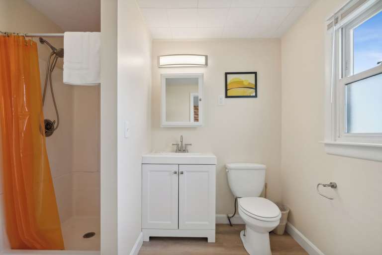 Bathroom 4, Wagon Wheel Motel, York