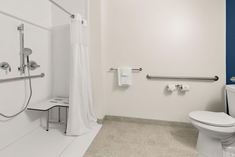 Bathroom 4, Spark By Hilton Commerce, Ga, Banks