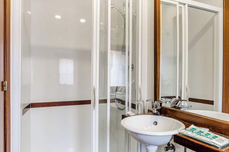 Bathroom 4, Albarracin, Teruel