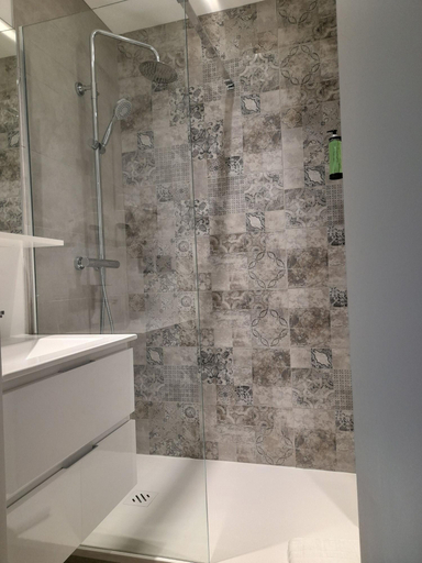 Bathroom 5, Le Riccoty, Ain
