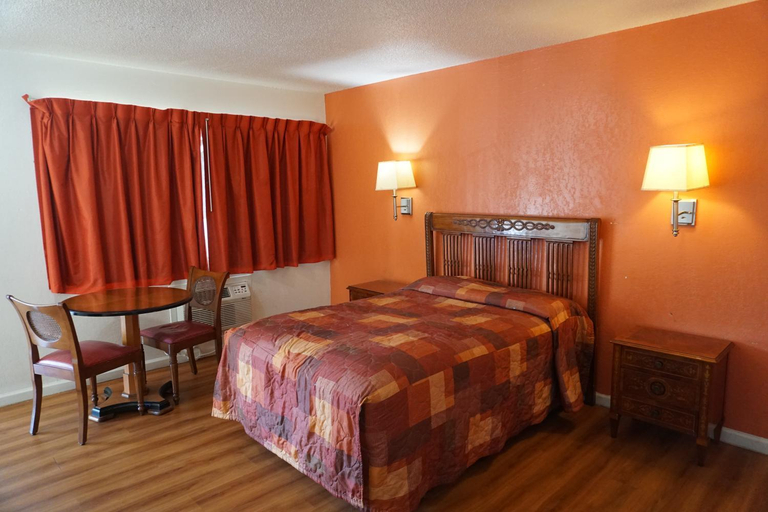 Bedroom 2, Valley Motel, Contra Costa