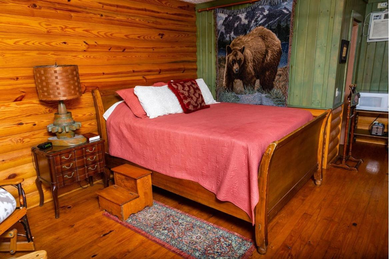 Bedroom 2, Mountain Aire Cottages & Inn, Rabun