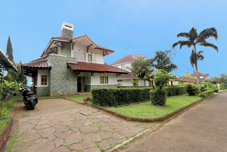 Exterior & Views 30