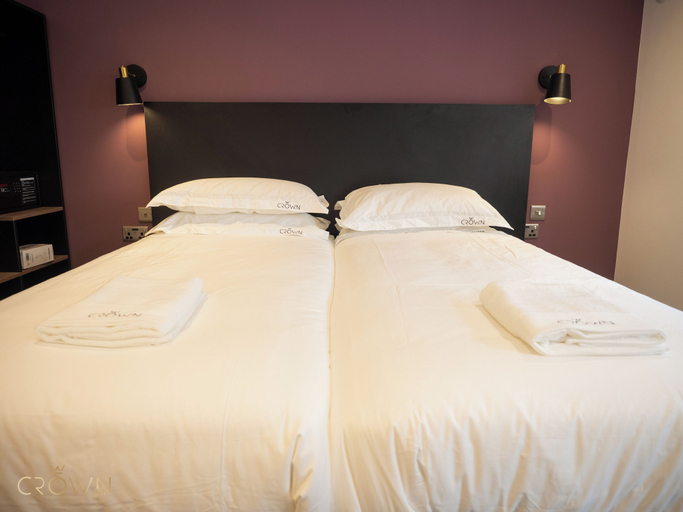Bedroom 2, Crown Hotel, Oxfordshire