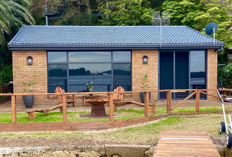 Exterior & Views 1, Serenity by the Lake - Romantic Waterfront Couple's Getaway, Lake Macquarie - East