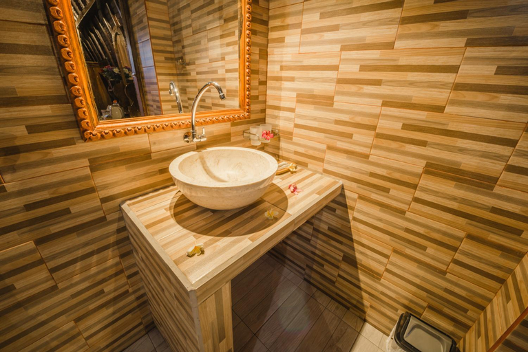 Bathroom 18