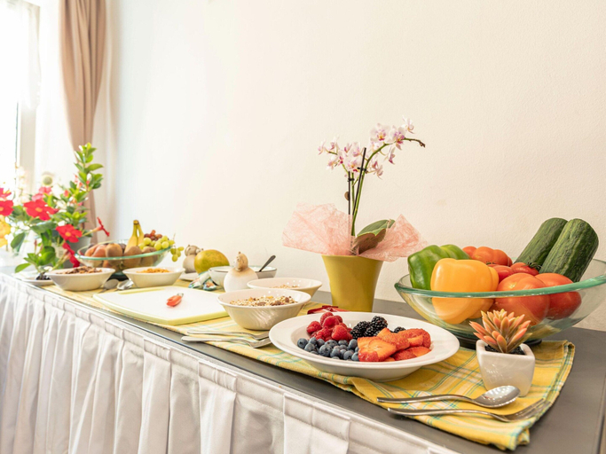 Dining 2, Beautiful Cottage in Styria Near Lake, Leoben