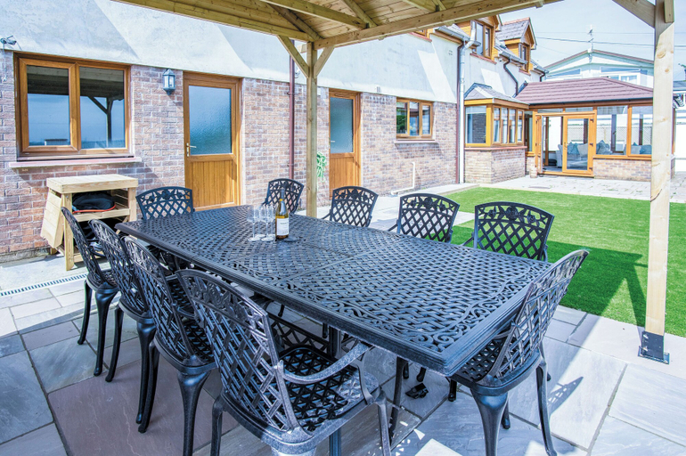 Food & Drinks, Highfield - 5 Bedroom Holiday Home - Pembroke Dock, Pembrokeshire