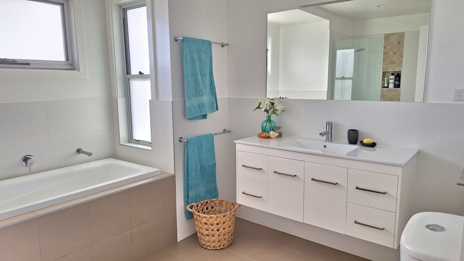 Bathroom 3, Coastal Home just 300m from the Beach, Tweed Heads