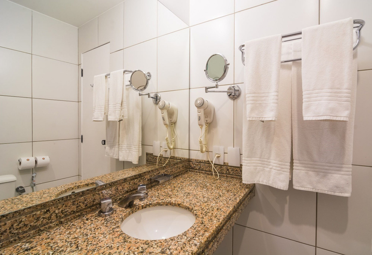 Bathroom 5, Nobile Suítes Golden Fortaleza, Fortaleza