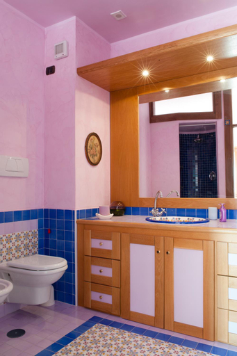 Bathroom 10